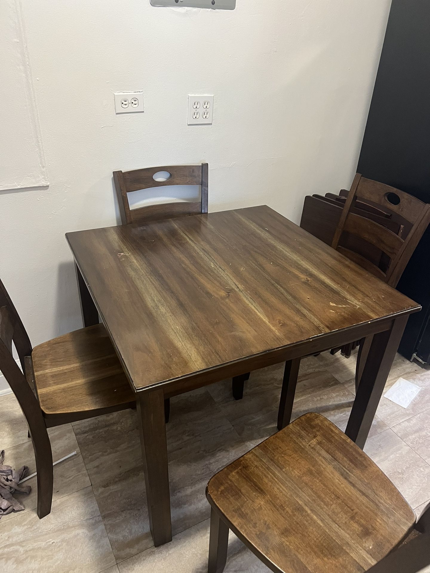 Dining Room set And Trays