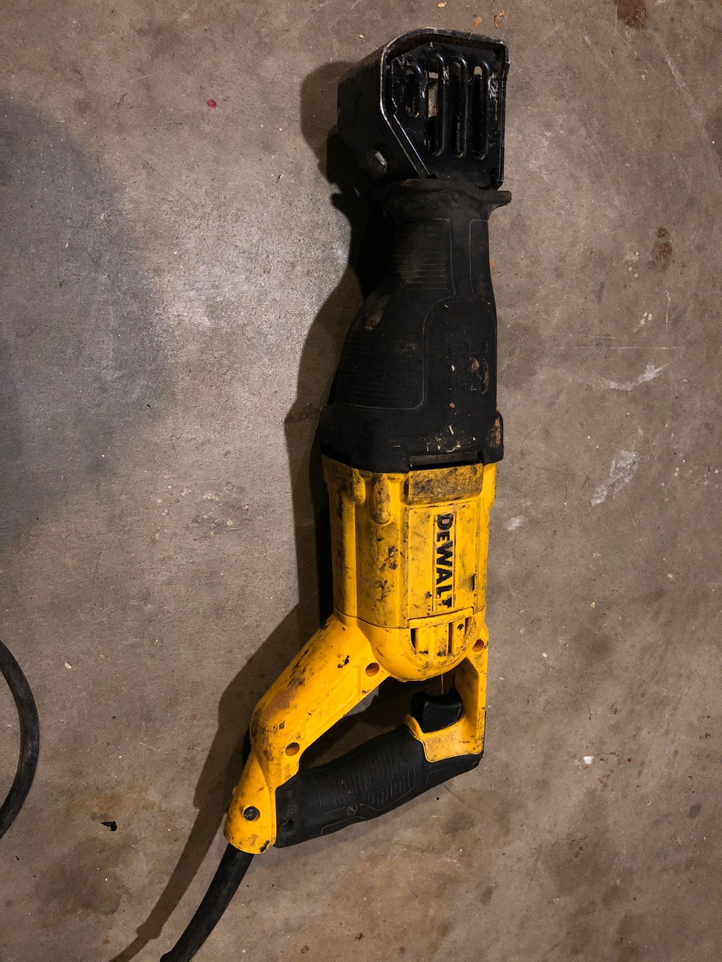 DWE305 DEWALT 12-Amp Corded Reciprocating Saw