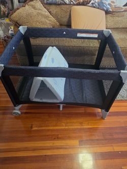 Pack n play with mattress and sheets