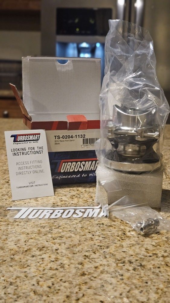 GenV Raceport BOV in black by Turbosmart