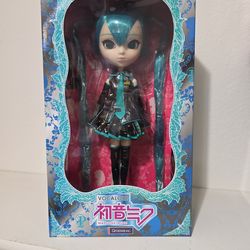 Hatsune Miku Pullip Vocaloid doll 14 1/2 inch doll, by Groove Inc.