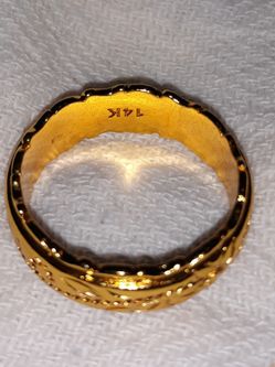 Beautiful 14k yellow gold ring