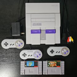 Super Nintendo Console, Model SNS-001, Cords, 3 Controllers, 2 Games, Very Good Condition 