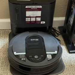 Shark Vacuum W/Catch Station