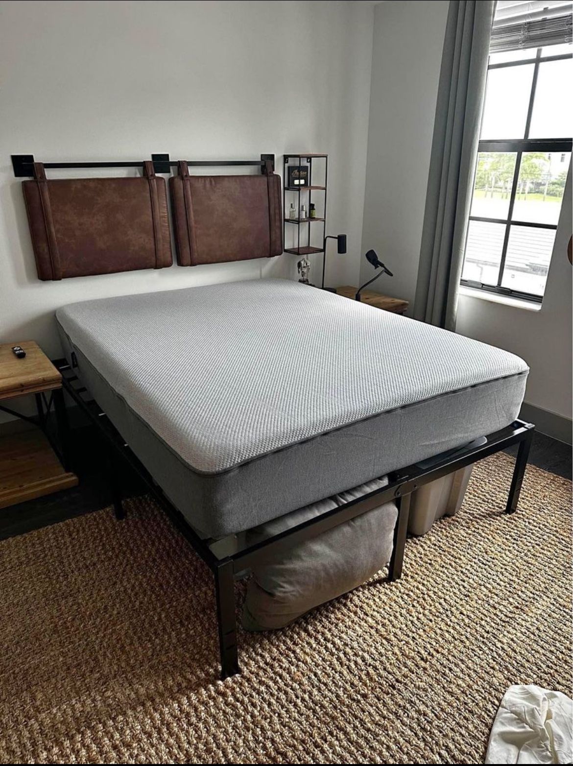 Queen bed set Casper memory foam & base and headboard like new! Headboard is wall mounted Retail $1689 Your price $375 I can deliver