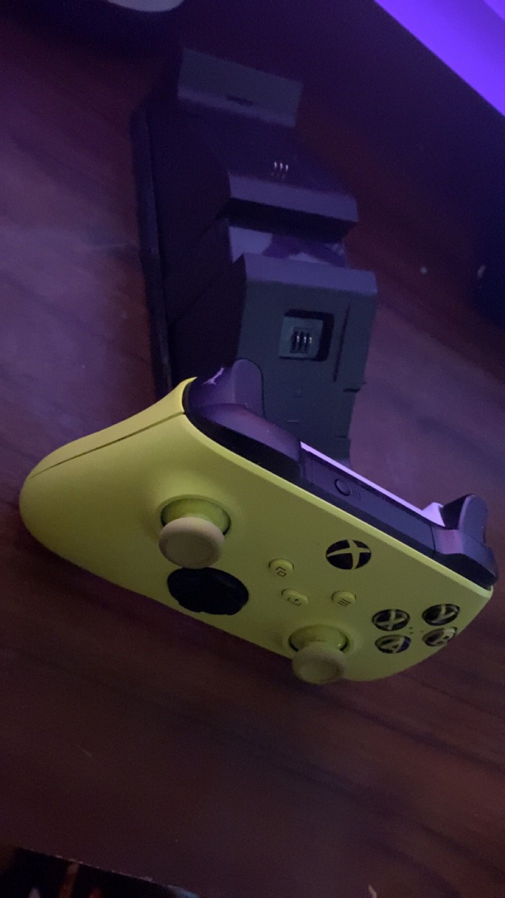 controller charging station and turtle beach headset