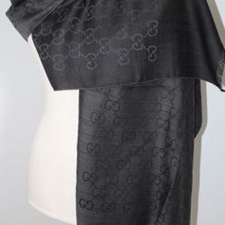 BEAUTIFUL NEW GUCCI SCARF