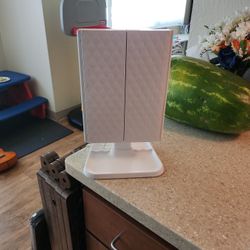 Trifold Mirror W Lights. LED Vanity.