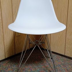 Mid Century Modern Eames Style White Side Dining Desk Chair with Eiffel Tower Base 🗼