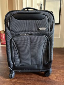 Skyline Carry On Spinner Suitcase
