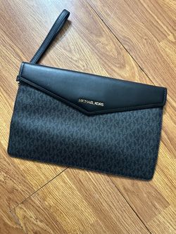 Michael kors clutch