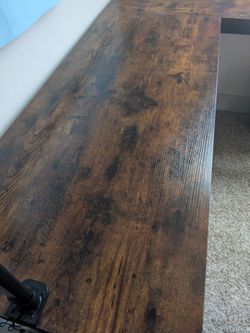 Nearly new desk and lamp