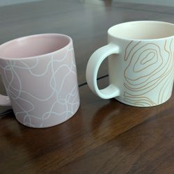 2 Mugs With Abstract Design