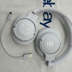 JBL TUNE750BTNC Wireless Headphones And Charging Cable