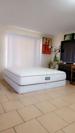 VERY NICE LIKE NEW KING SIZE BEAUTYREST HOSPITALITY MATTRESS AND BOXSPRINGS FOR SALE! IN GREAT CONDITION, FREE DELIVERY