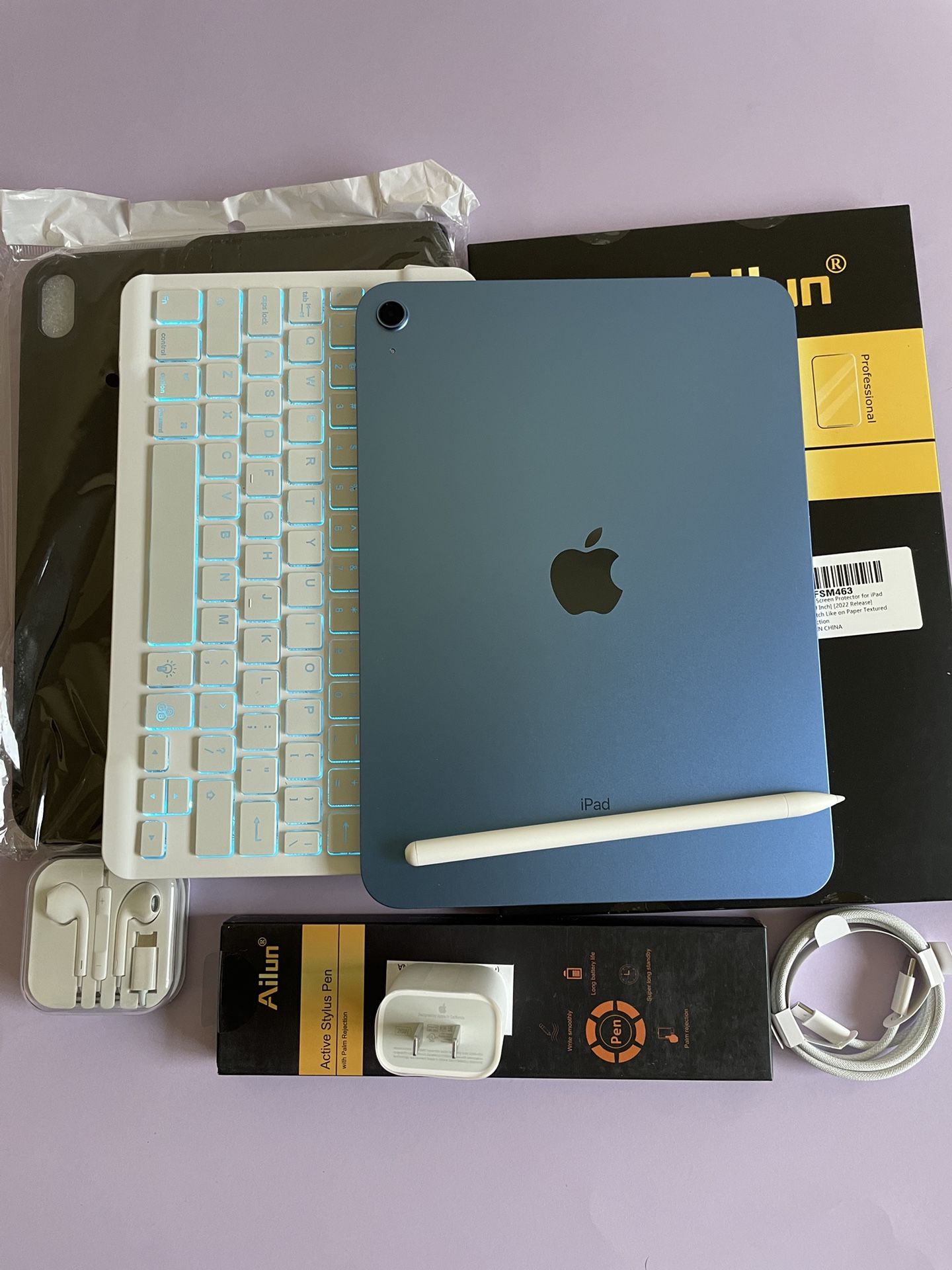 256gb Apple IPad 10th Generation (10.9” Liquid Retina / 2022 model) with pen, keyboard, case & Accessories (warranty 2026) 