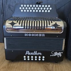 Accordion/Acordeón Hohner Panther