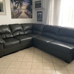 Couch !! 450$ 