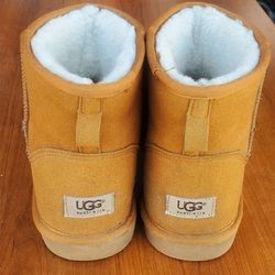 UGG Unisex Classic Mini Boots Chestnut Size Women 14/ Men 13
