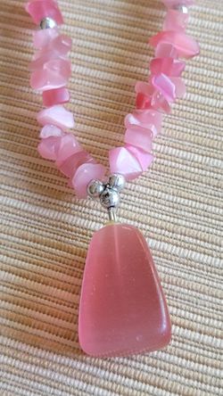 Pink Pendant Stone With Cut Stones Necklace
