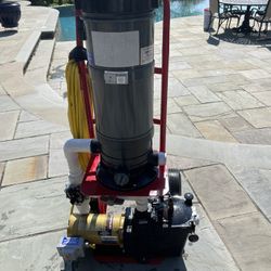 TOMCAT® TOP GUN™ MAVERICK™ PORTABLE POOL VACUUM CLEANER