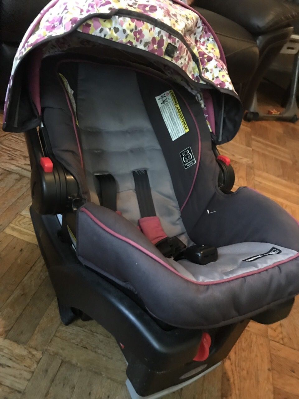 Graco car seat for infants 2017 model lightly used