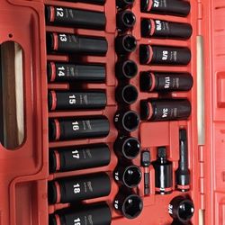 Milwaukee
SHOCKWAVE 3/8 in. Drive SAE and Metric 6 Point Impact Socket Set (43-Piece)