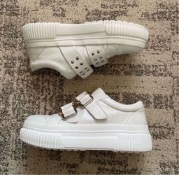 J/Slides Women's Waldo Studded Buckled Platform Sneakers Size 8