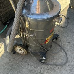 Heavy duty vacuum