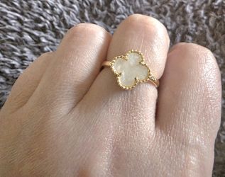 Gold Clover Shell Ring