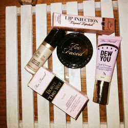 5pc Too Faced Snow Foundation & Lip Bundle