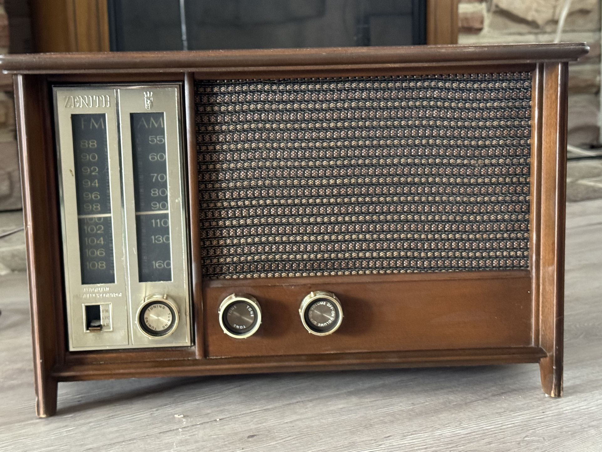 Zenith Long Distance Tube Radio Model X334