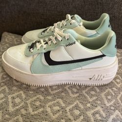 Like New!!! Nike Air Force 1 Women Platform Barley Green Color