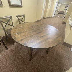 Wow Like New 😜😳👀🤩⭐️✨ Table & Matching Chairs 