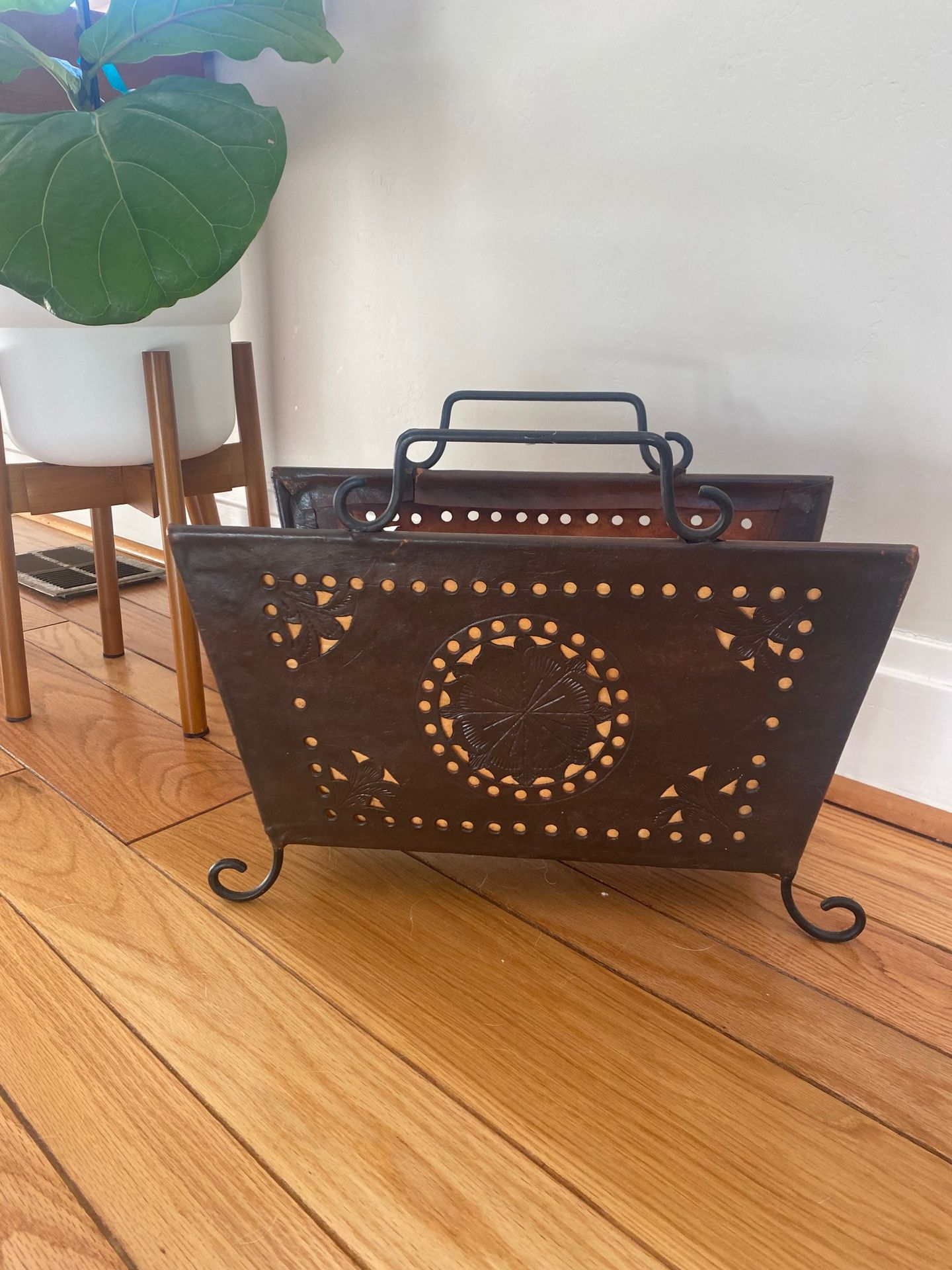 Vintage Leather magazine rack