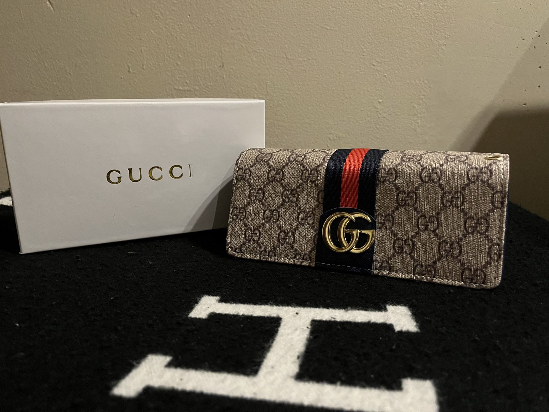 Womens Gucci Wallet (W/box) 