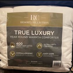 New Resort Collection Queen Comforter