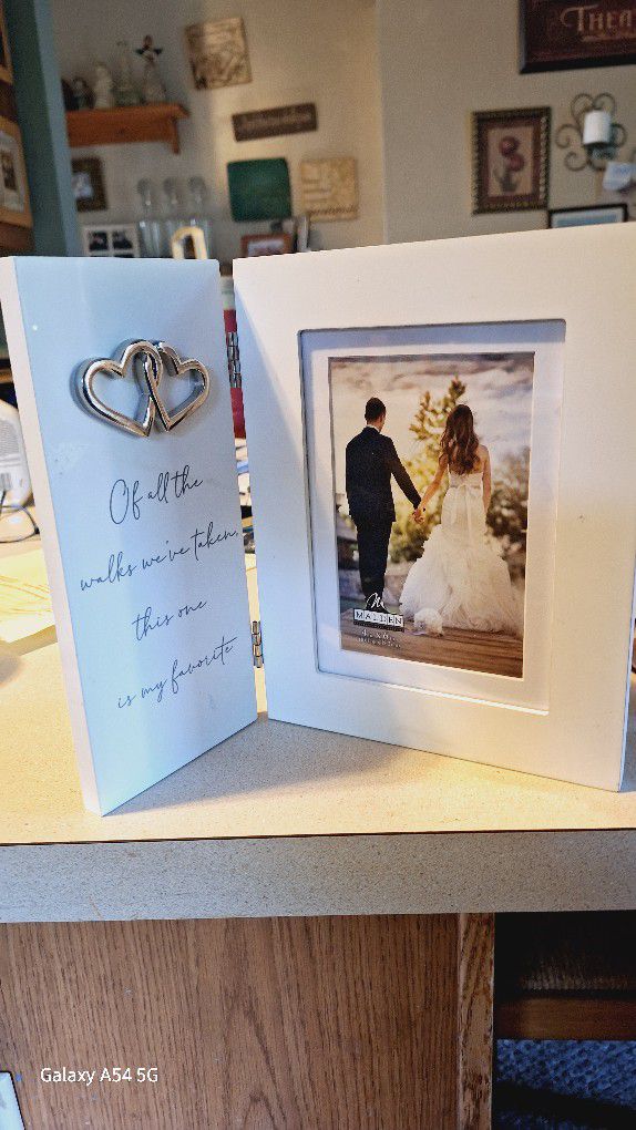 Just MARRIED PICTURE FRAME