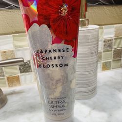 Bath & Body Works - Japanese Cherry Blossom, 8oz Ultra Shea body cream