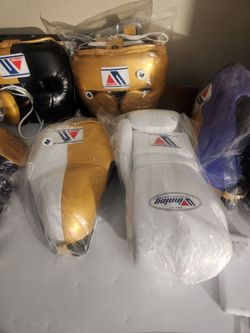 Medium  boxing set with Free hand wraps  included
