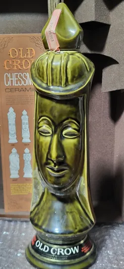 Vintage Dark Queen Old Crow Whiskey Chess Men Piece Decanter EMPTY wt case 1960s