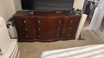 Cherry Wood 9-Drawer Dresser
