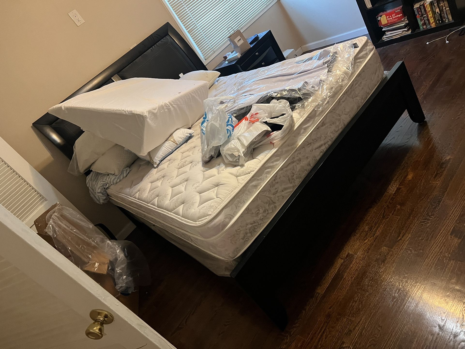 Free Bed And Bed Frame Twin And Queen