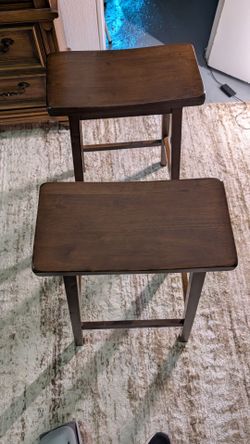 🪑 Set of 2 Wooden Bar Stools – Saddle Seats, Traditional Style