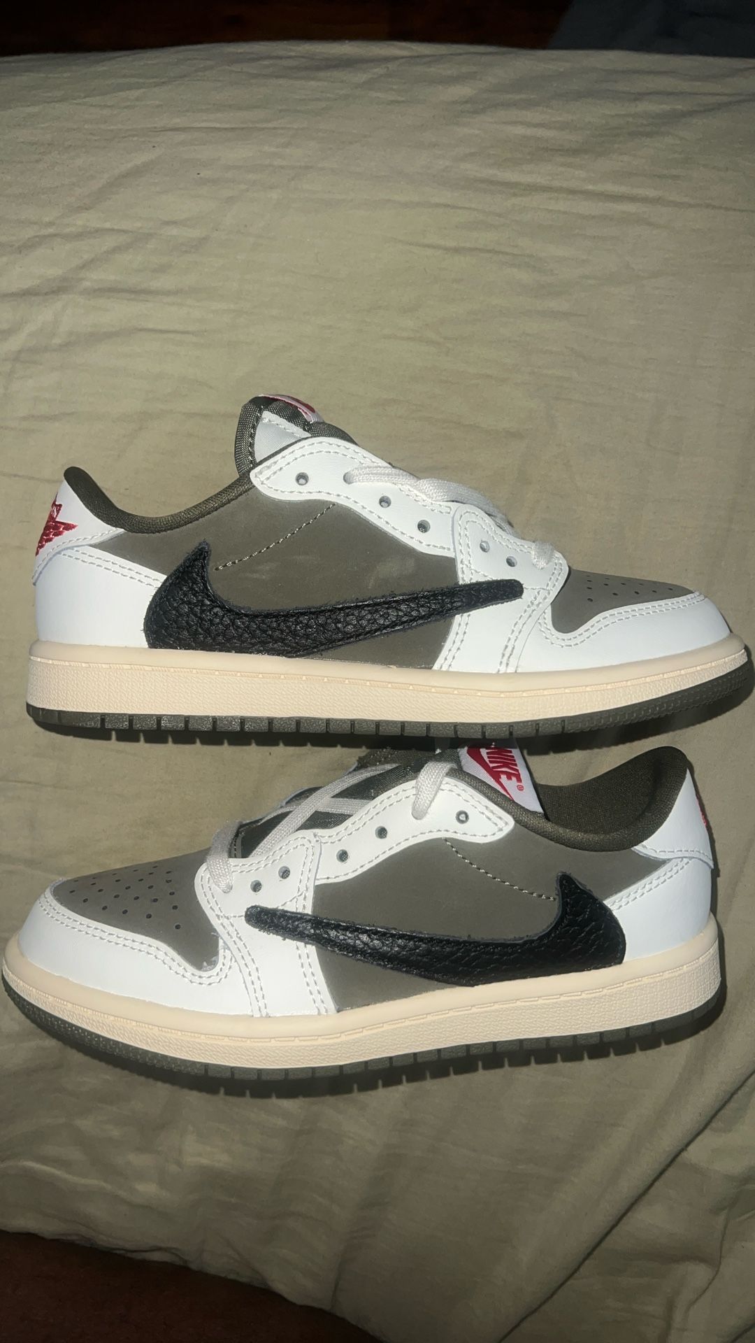 Travis Scott Jordan 1 Medium Olive’s Sz. 1Y