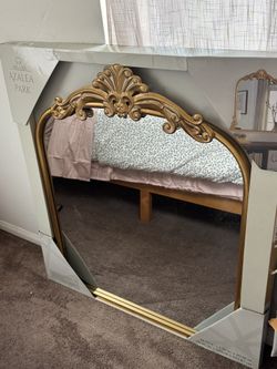 Antique/Coquette Mirror