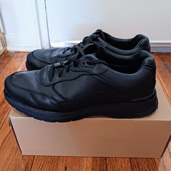 Rockport pro walker in great shape size 10.5/11 wide in real leather with insoles new never used .
Only 10 dollars (paid 160 dollars)..
Great deal.
