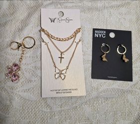 Jewelry Bundle – Necklace, Earrings & Keychain