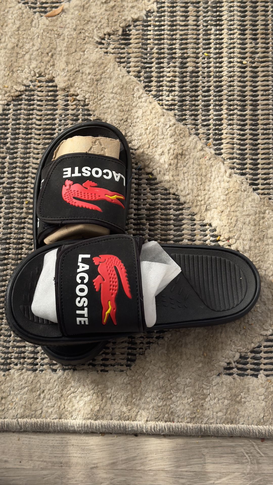 UNISEX LACOSTE SLIDE IN SANDALS IN A BLACK SIZE 7. BRAND NEW BUT NO BOX