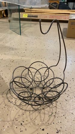 Fruit basket with banana holder